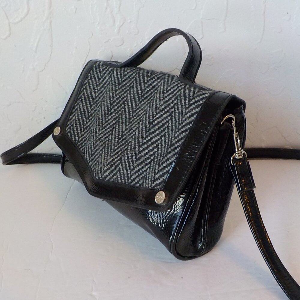 Relic Crossbody Shoulder Bag Black Faux Patent Leather Fabric Women Purse